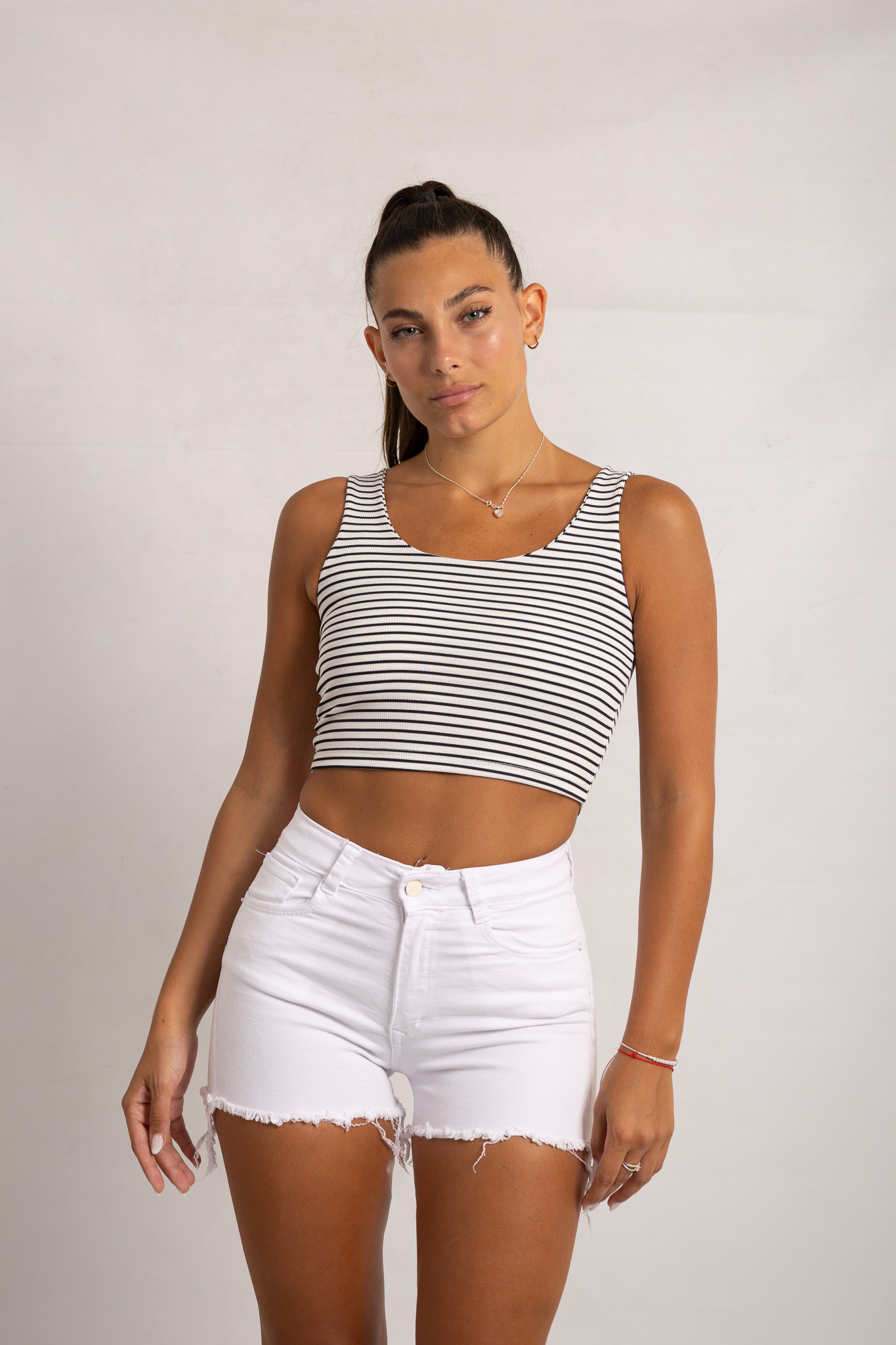 IMGL3852 Art. Sh-26 | Short Blanco Clasico Desflecado Elastizado