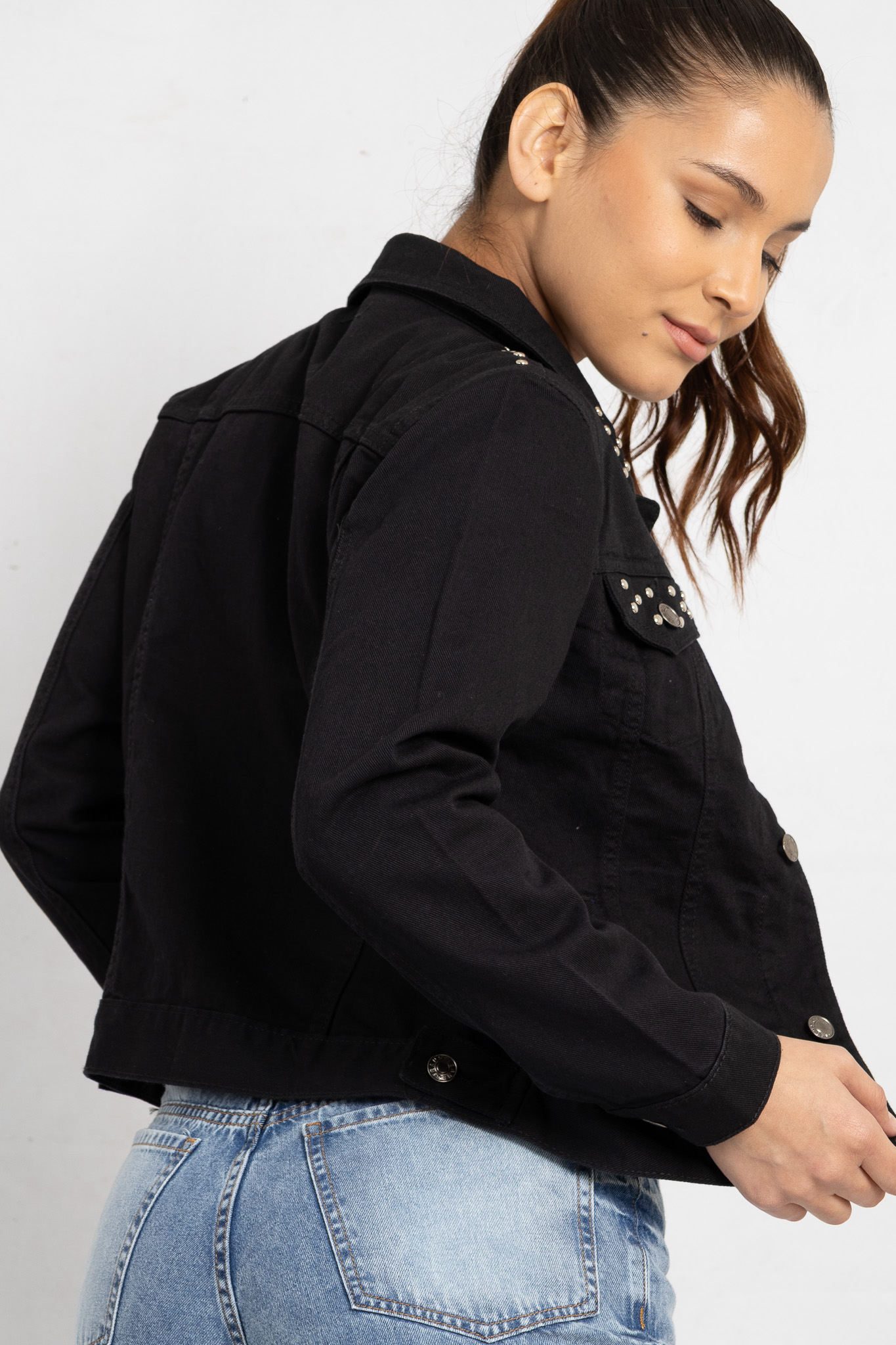 Art. 457 | Campera Negra Rigida Con Tacha