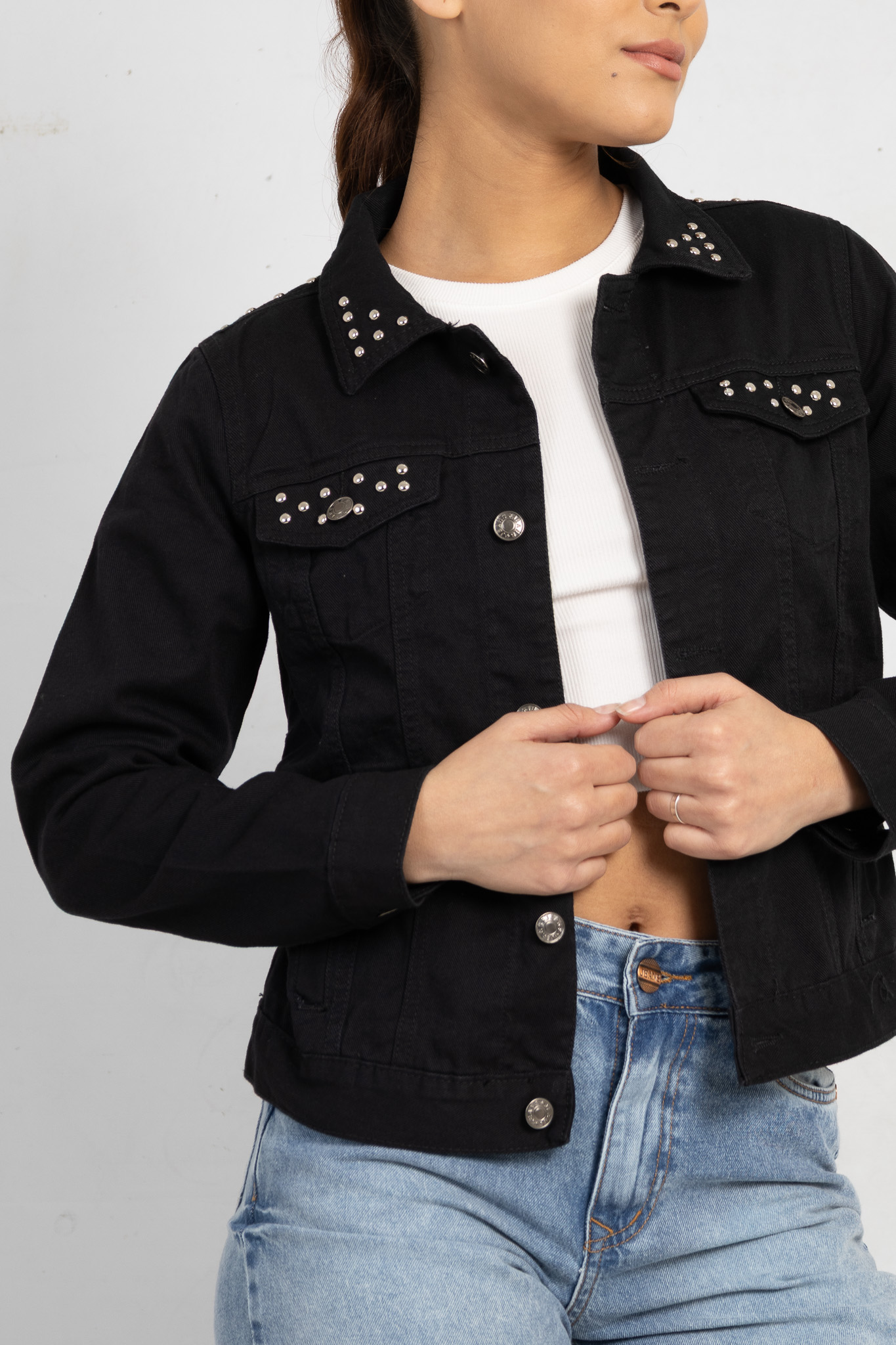 Art. 457 | Campera Negra Rigida Con Tacha