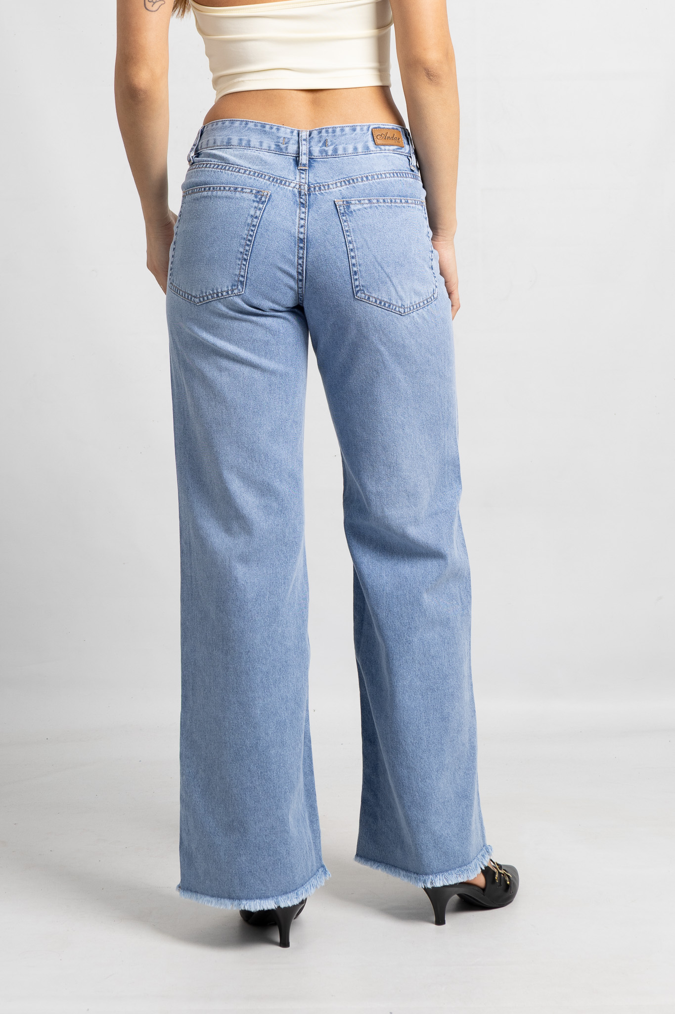 Art. 842 | Wide Leg Nevado Desflecado Claro