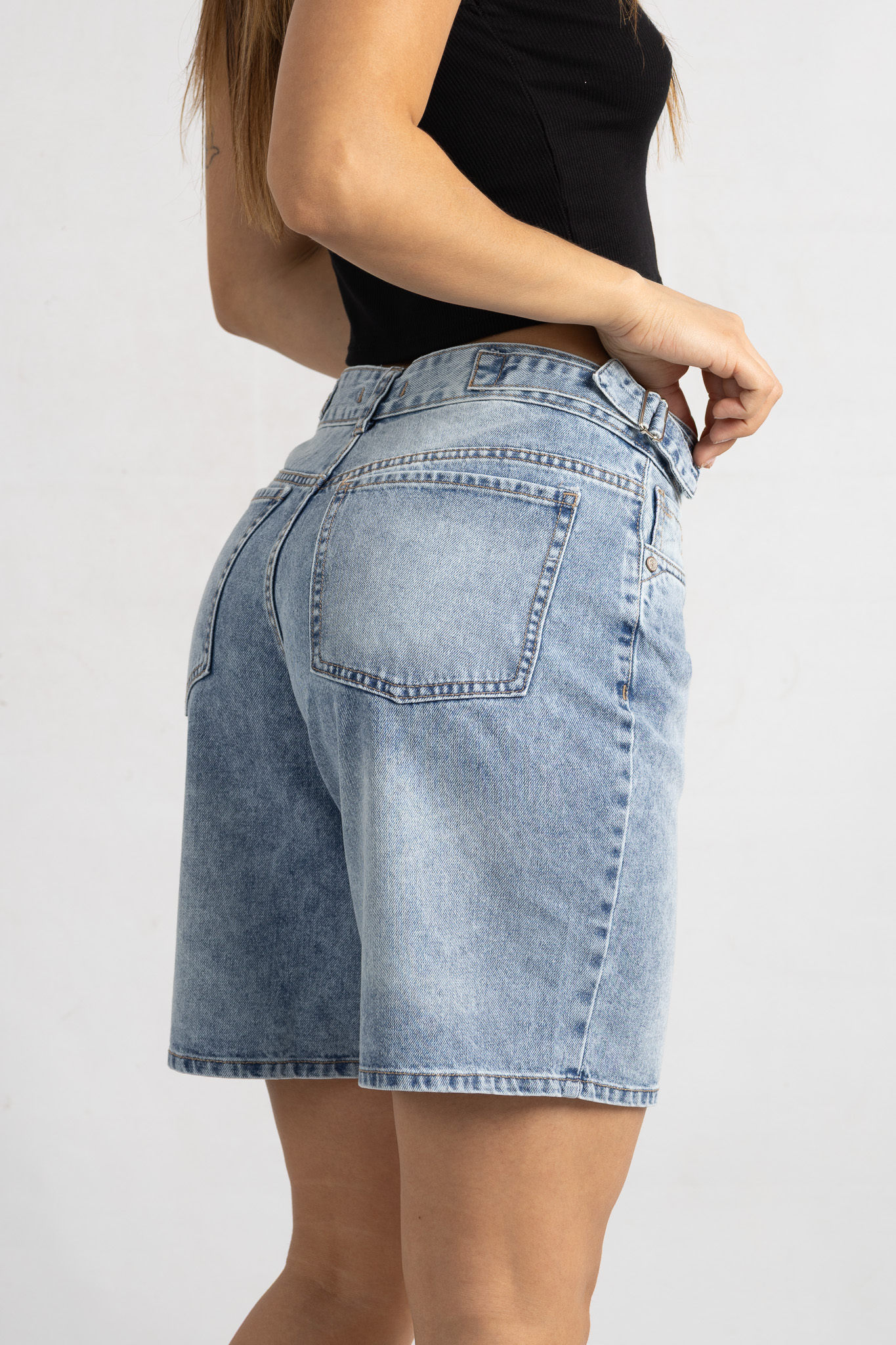 Art. Sh-136 | Bermuda Con Hebilla Nevado