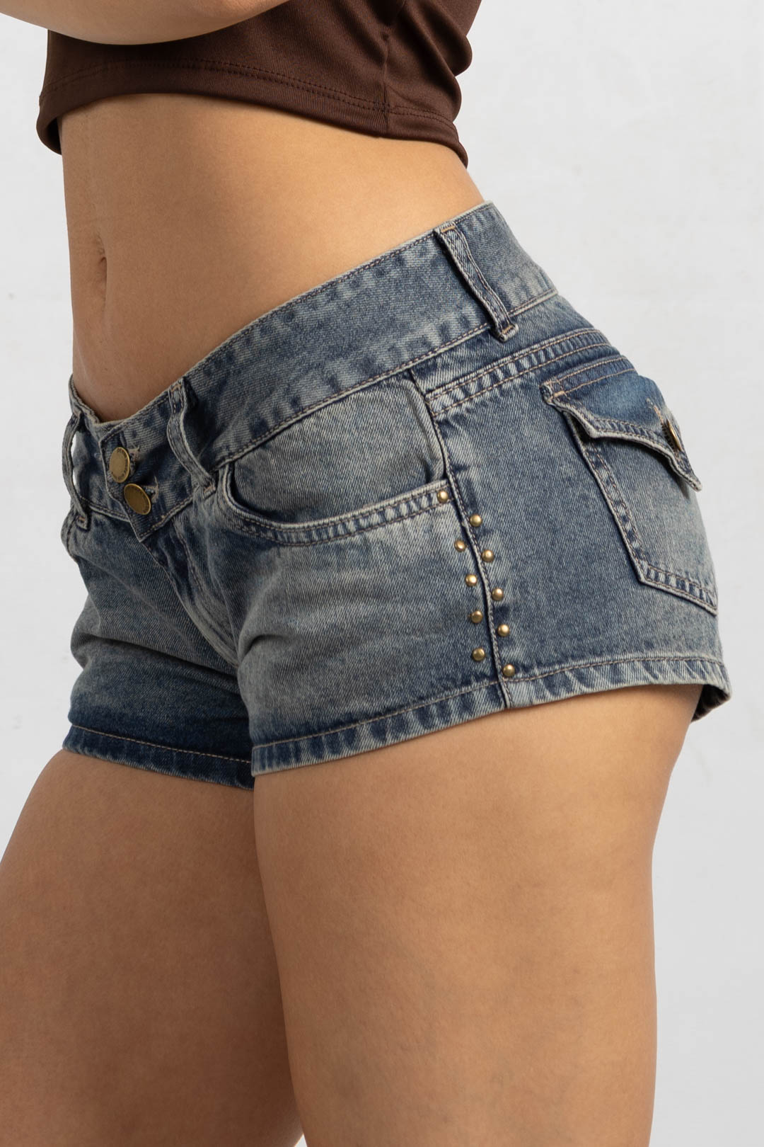 sh-189 SHORT OXIDO CORI CON TACHAS