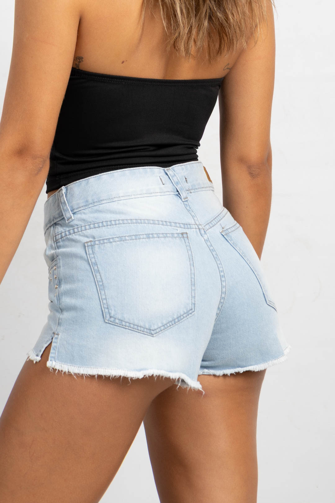 sin título (57 de 84) Sh-180 | Short Nevado Cut H/Gris C/Tachas