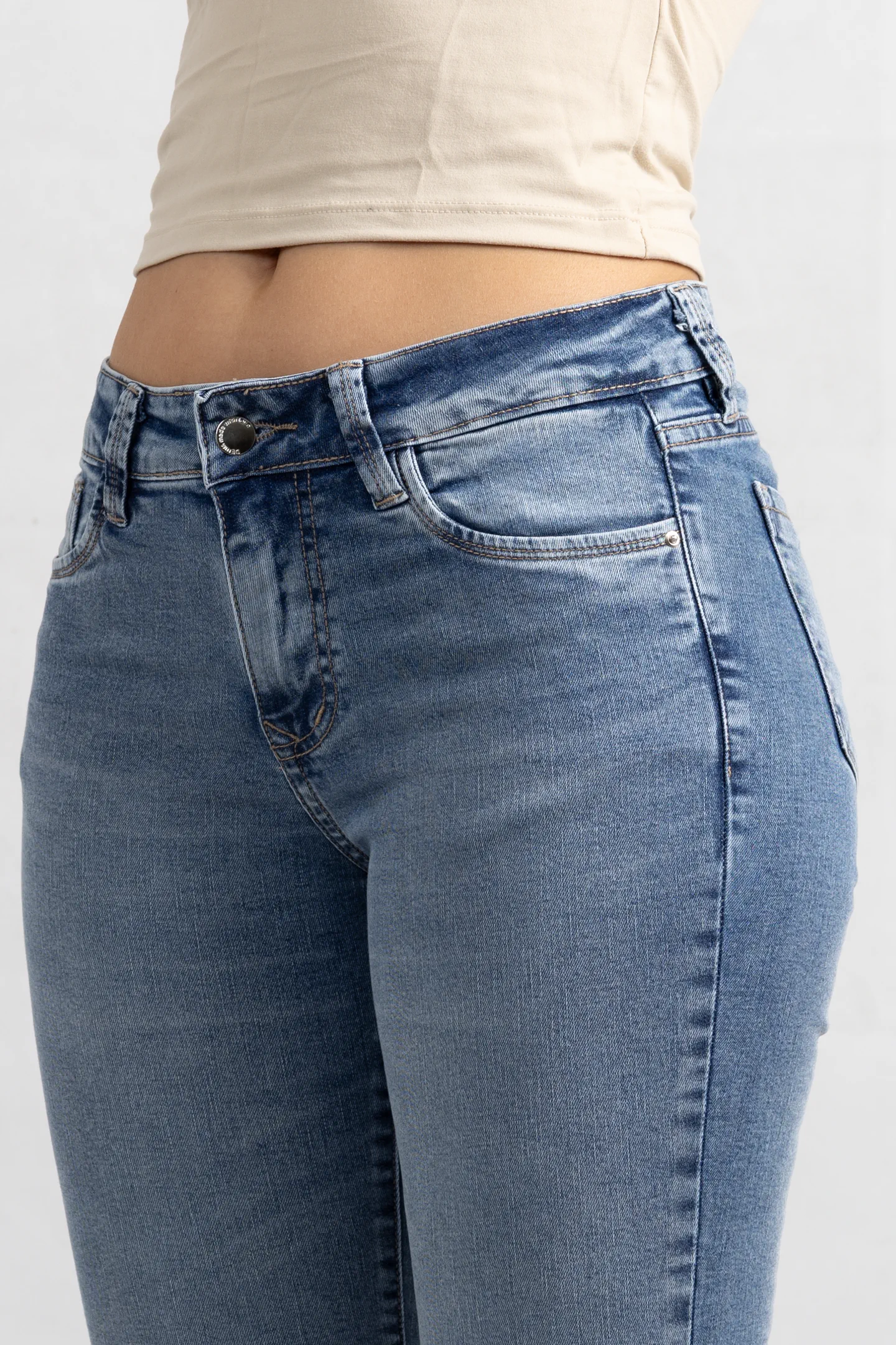 Art. 941 | Semi Oxford Crop Nevado Con Ruedo