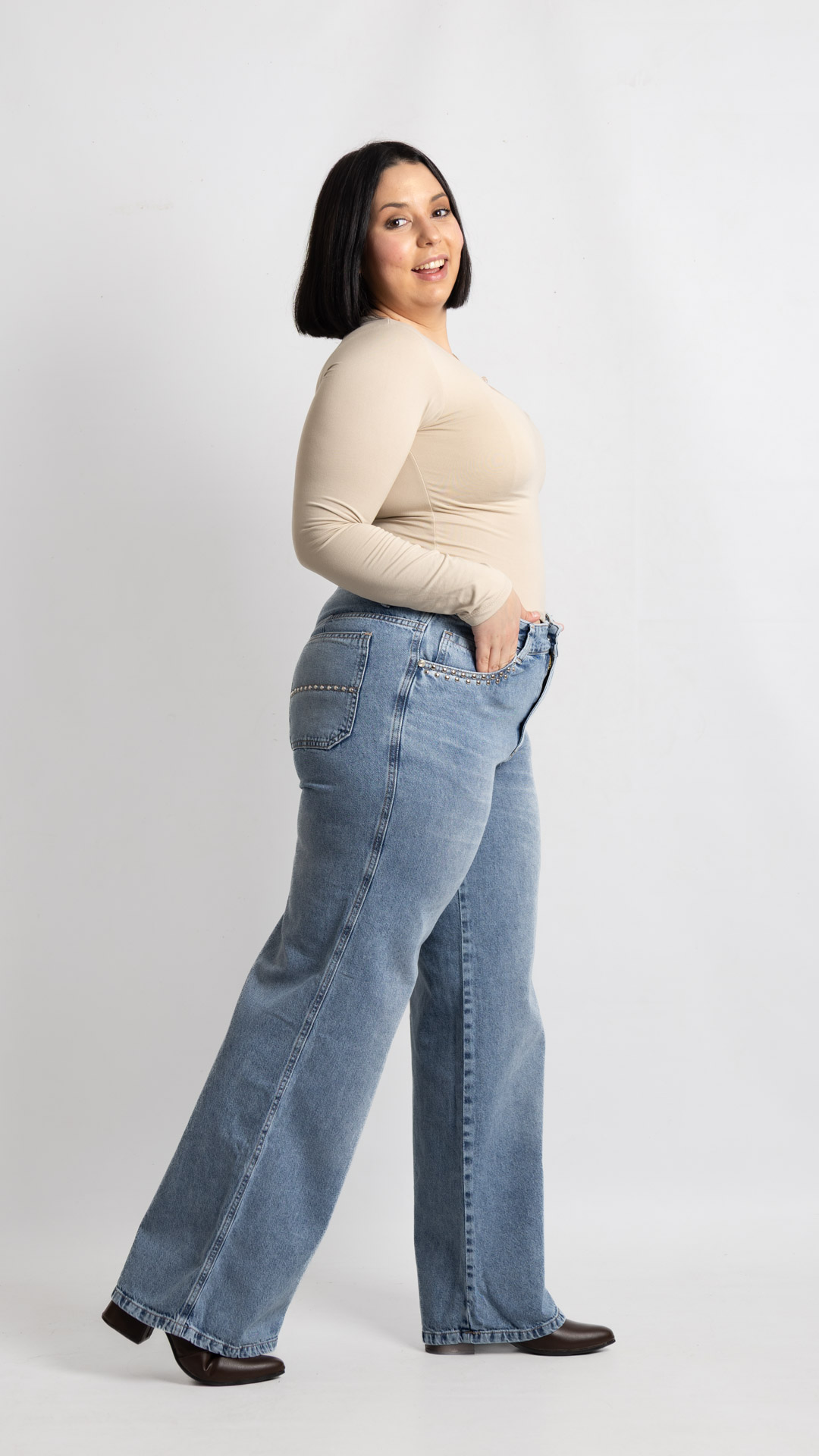 Art. 1013 | Wide Leg Talle Especial Nevado C/Tachas